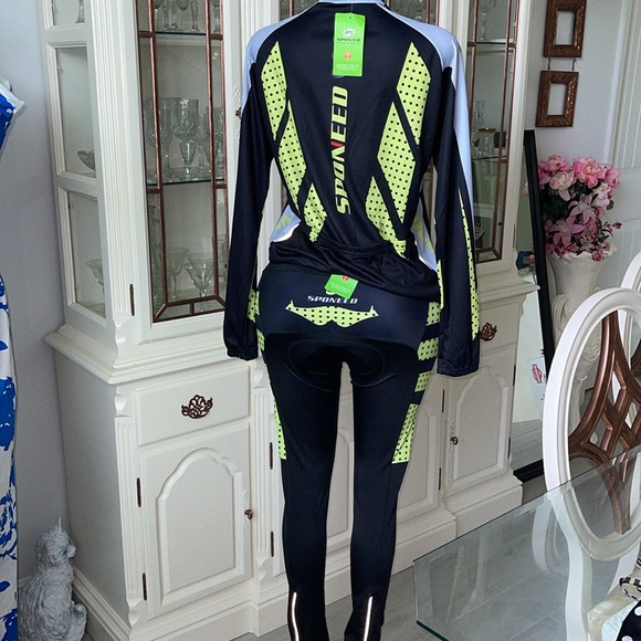 BRAND NEW CYCLING SET WITH PAD - Picture 4 of 4